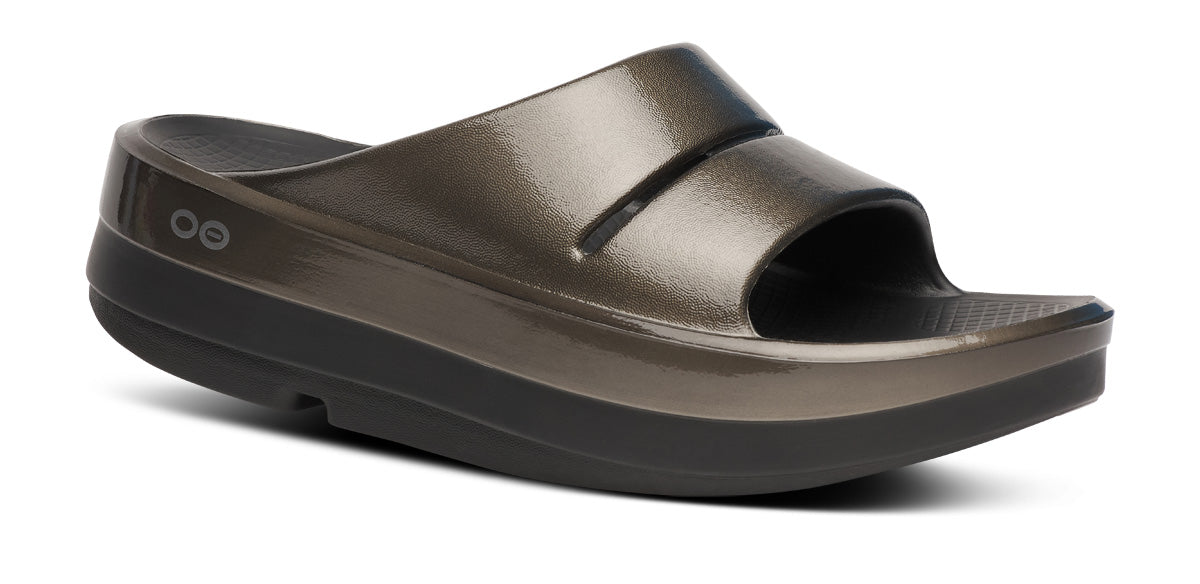 Women's OOmega OOahh Stacked Sandal - Titanium Mirror