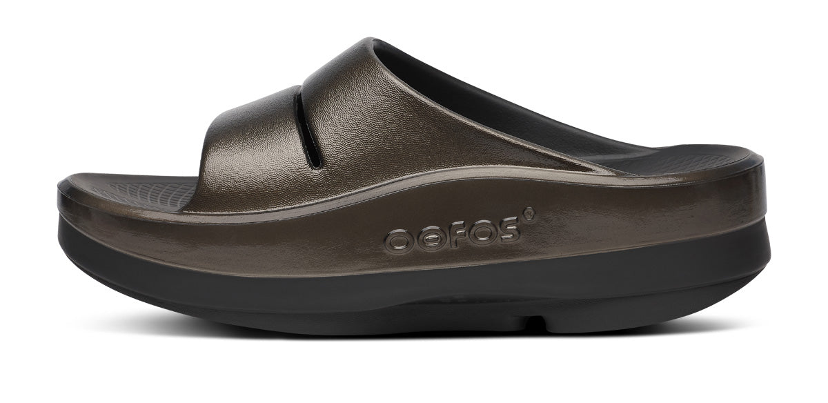 Women's OOmega OOahh Stacked Sandal - Titanium Mirror - Image 7