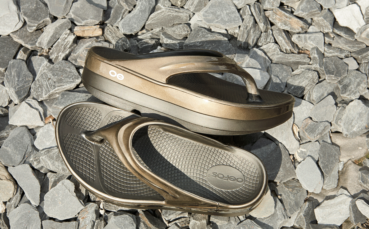 Women's OOmega OOlala Stacked Sandal - Titanium Mirror - Image 4